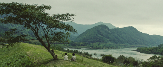 ’Beyond That Mountain“ is filled with picturesque rural settings of Korea. [LITTLE BIG PICTURES]