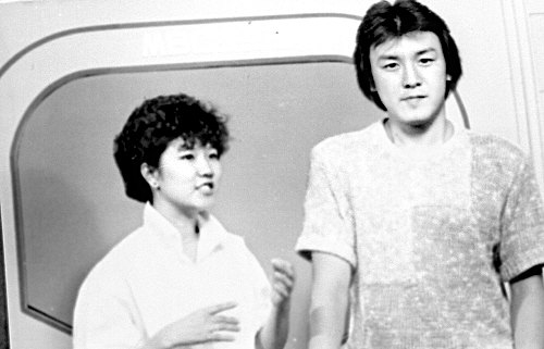 Lee Sung-mi, left, in an act with another comedian, Joo Byung-jin, in 1980 on a program on TBC. [JOONGANG ILBO]