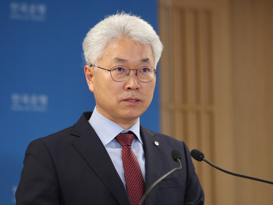 Park Yang-su, head of Bank of Korea's economics statistics department, speaks during a press briefing on Thursday.