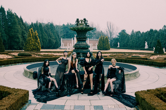 Girl group (G)I-DLE’s latest EP ’I Trust“ has performed well on local music streaming charts since it was release nearly one month ago. The group gained recognition and more fans after it participated in Mnet’s girl group competition program ’Queendom“ last year. [CUBE ENTERTAINMENT] 