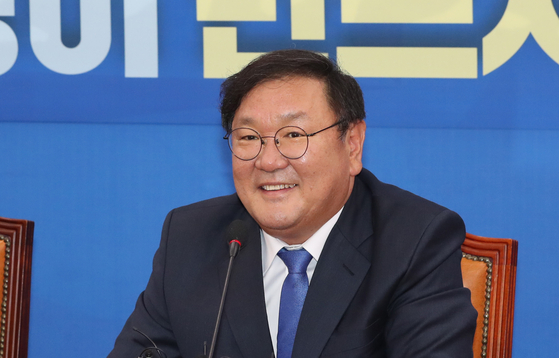Rep. Kim Tae-nyeon talks to reporters during a press session at the National Assembly after his election as the new floor leader of the ruling Democratic Party. YONHAP