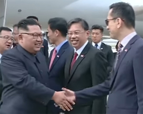 Eric Teo, right, shakes hands with North Korean leader Kim Jong-un, who had arrived at Singapore’s Changi Airport for his 2018 summit with U.S. President Donald Trump.  [YouTube Capture]