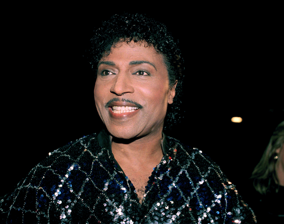 This Nov. 13, 1986 photo shows Little Richard in Los Angeles. Little Richard, the self-proclaimed ’architect of rock ‘n’ roll“ whose piercing wail, pounding piano and towering pompadour irrevocably altered popular music while introducing black R&B to white America, has died Saturday, May 9, 2020. [AP/YONHAP]
