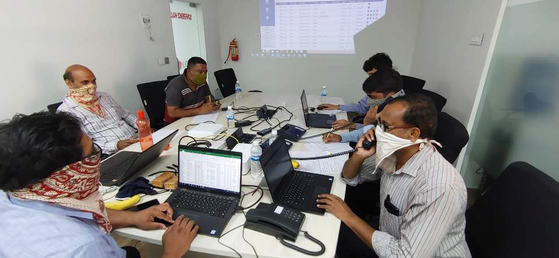 LG Polymer staff answer calls from locals at the hot line center set up at LG Chem affiliate’s factory in Visakhapatnam, India, Thursday, following a gas leak that killed 12 people. The Korean company said Thursday it will conduct surveys to determine health and environmental impacts at the site, disclose the results and create a comprehensive support plan and carry out projects to support the local community based on residents’ suggestions. [LG CHEM]