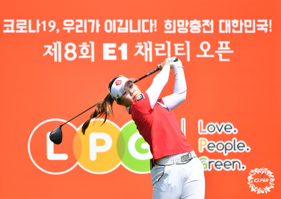 Lee So-young hits her tee shot during the final round of the 8th E1 Charity Open at South Springs Country Club in Icheon, Gyeonggi, on May 31. [KLPGA]