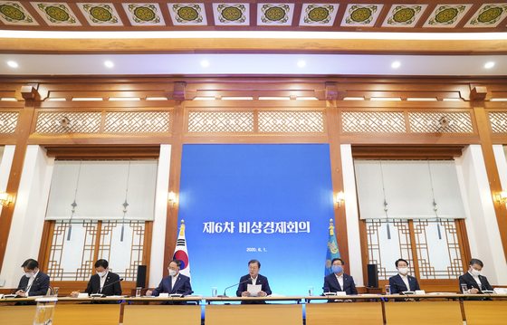 President Moon Jae-in hosts an emergency economic meeting, his first in 40 days, at the Blue House on Monday. [YONHAP]