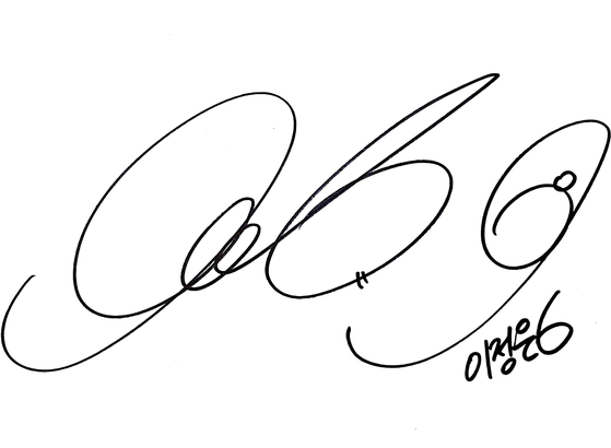 Lee Jeong-eun's signature.Lee has incorporated her signature number six into her actual signature after she was forced to add the number to her name due to the five other Lee Jeong-eun’s when she started on the KLPGA Tour