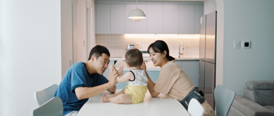 The first scene from the film "Homeless." Han-gyeol, Go-woon and their baby Woo-rim take a look around the model house on display, longing for such home. [JEONJU INTERNATIONAL FILM FESTIVAL] 