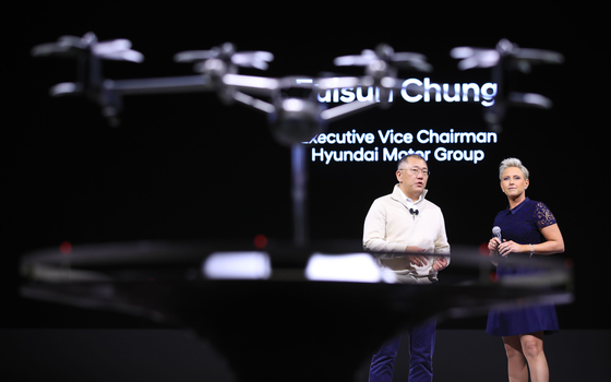 Hyundai Motor Vice Chairman Euisun Chung poses in front of the company's S-A1 urban airborne vehicle at Mandalay Bay Resort and Casino in Las Vegas on Jan. 6. [YONHAP] 