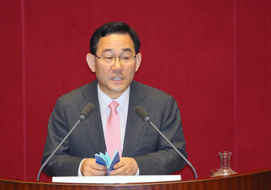 Rep. Joo Ho-young, floor leader of the main opposition United Future Party, speaks at the National Assembly on Friday. [YONHAP] 