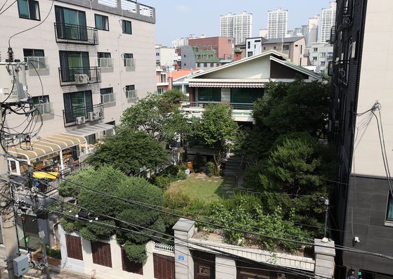 The Peaceful Our Home, a shelter run by the Korean Council for Japanese wartime sexual slavery survivors in Mapo District, western Seoul, is pictured Monday. A wake is in process at a hospital in Sinchon-dong, western Seoul, after the death of the shelter’s former head on Saturday. [YONHAP]