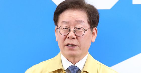 Lee Jae-myung, Gyeonggi governor and from the DP: ’Basic income should start small in a feasible area, see the results, and slowly expand.“