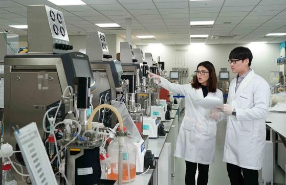 Samsung Bioepis researchers. The drug developer said it has received approval for clinical trials on its new opthalmology biosimilar. [SAMSUNG BIOEPIS]