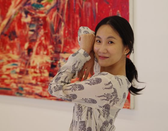 A year after retiring from the Korean National Ballet, ballerina Kim Ji-young is now a dance professor of Kyung Hee University. [LEE KWANG-KEE]
