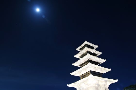 The night sky with a five-storied stone tower at Jeonglim Temple site in South Chungcheong. [KOREA TOURISM ORGANIZATION]