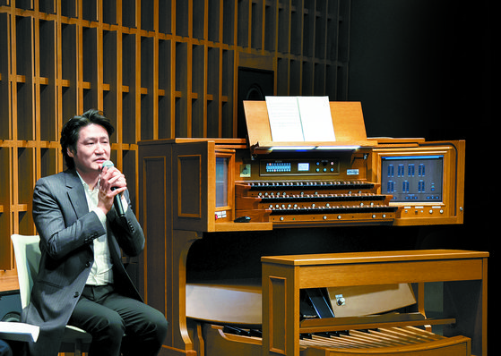  Pianist Cho Jae-hyuck talks to local reporters at ODE Port in southern Seoul on June 24 about his new pipe organ album "Bach, Liszt, Widor: Jae-Hyuck Cho recorded on the Great Organ at la Madeleine."