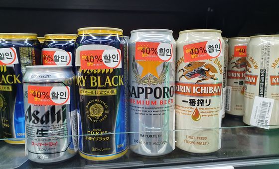 Japanese beer is heavily discounted at a store after sales plummeted following the trade dispute between Korea and Japan. [YONHAP]