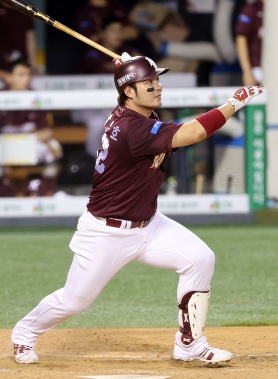 Over the weekend, Park Byung-ho of the Kiwoom Heroes became only the 14th player in the KBO to hit a 300th career home run. [YONHAP]
