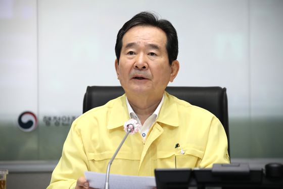 Prime Minister Chung Sye-kyun tells top government officials to sell any second homes they own during a government meeting to address the coronavirus pandemic on Wednesday. [YONHAP] 