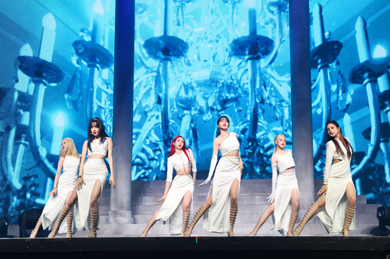 Girl group GFriend holds an online showcase for its new EP "Song of the Sirens" on Monday afternoon. [SOURCE MUSIC]