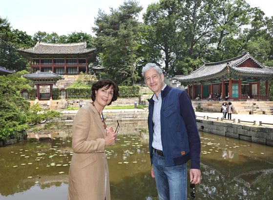 Ambassador of the Netherlands to Korea, Joanne Doornewaard, left, and her husband, Wouter Verhey, agricultural counselor at the Embassy of the Netherlands in Beijing, at the secret garden of Changdeok Palace, a Unesco World Heritage site in central Seoul, on May 26. [PARK SANG-MOON]