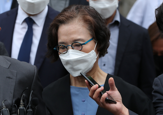 Lee Myung-hee, the mother of Korean Air Lines Co.'s chairman, leaves the Seoul Central District Court after her sentencing hearing on Tuesday. [YONHAP]
