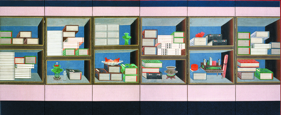 A chaekgeori painting drawn on a six-panel folding screen. The still-life painting with images of books and stationery was put on display at Nakseonjae in Changdeok Palace, central Seoul, between 1975 and 1977. The photo was taken by Norman Sibley. [SAPYOUNG BOOK]
