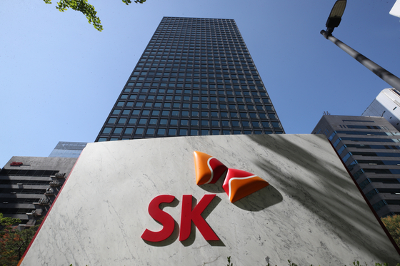 SK headquarters in Jongno District central Seoul Wednesday. [YONHAP]