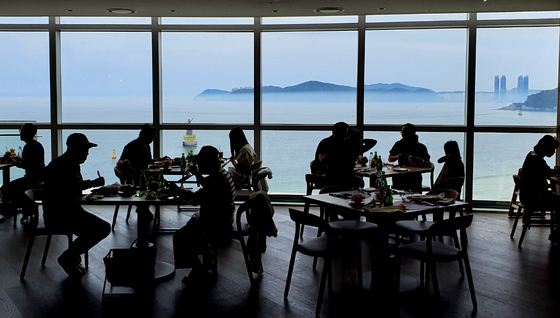 A dining lounge is pictured in Lotte's Signiel Hotel Busan. [LOTTE SIGNIEL HOTEL]