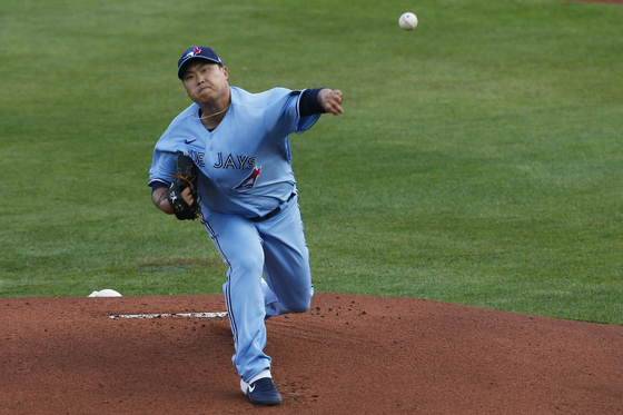 Ryu Hyun-jin of the Toronto Blue Jays throws a pitch during a game against the Miami Marlins at Shalen Field in Buffalo on Tuesday. [AP/YONHAP] 