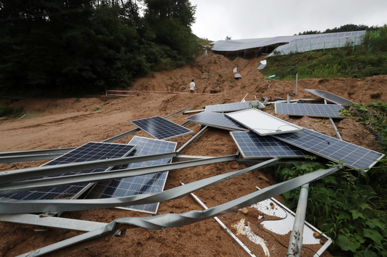 The solar energy facilities at Daerang-dong, North Chungcheong, are destroyed in the aftermath of torrential rains that caused landslides in the region on Tuesday. [NEWS1]
