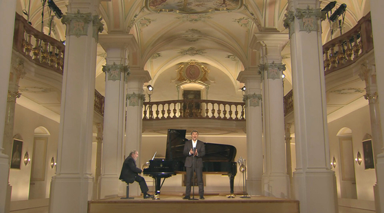 Opera singer Jonas Kaufmann's performance being streamed live from the Metropolitan Opera for viewers who paid for the performance. [METROPOLITAN OPERA]