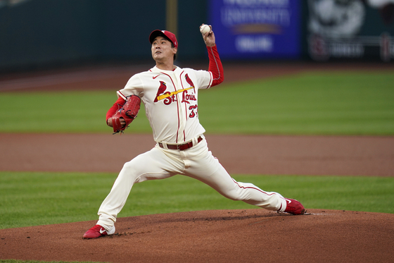 Kim Kwang-hyun of the St. Louis Cardinals throws a pitch during a game against the Cincinnati Reds at Busch Stadium in St. Louis on Saturday. [AP/YONHAP]