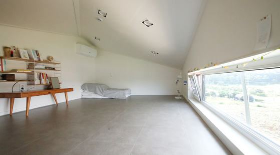 The attic is used for Airbnb accommodation. [WOO SANG-JO] 