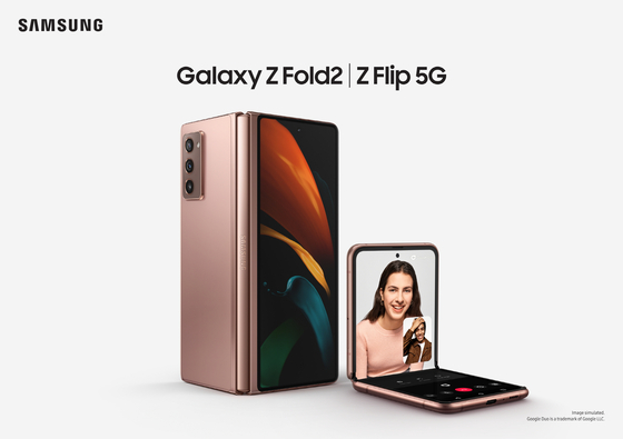 Samsung Electronics' Galaxy Z Fold2, left, and the Galaxy Z Flip 5G in Mystic Bronze. [SAMSUNG ELECTRONICS]