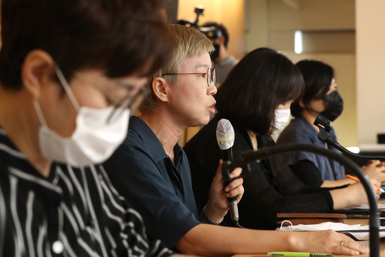 Kim Jae-ryon, second from left, a lawyer representing a former secretary of the late Seoul Mayor Park Won-soon, speaks about the secretary’s ordeal during a press conference in Seoul last July. [YONHAP]