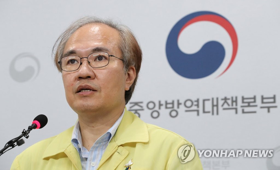 KCDC Deputy Director Kwon Jun-wook at a press briefi ng in August. [YONHAP]