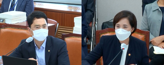 Rep. Kim Byeong-wook, left, demands Education Minister Yoo Eun-hae answer after criticizing the content of seven "Nadaum" books on Aug. 25. [SCREEN CAPTURE]