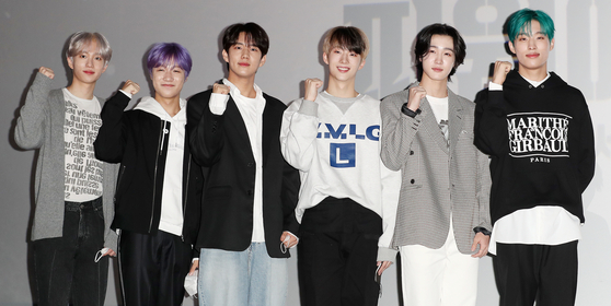 Members of P1Harmony pose for photos on Monday for the press preview for the movie "P1H: A New World Begins" at the Lotte Cinema Konkuk University branch in eastern Seoul. From left: Theo, Jongseob, Intak, Jiung, Soul and Keeho. [NEWS1]