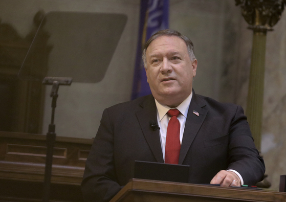 U.S. Secretary of State Mike Pompeo speaks in the Senate chamber of the Wisconsin State Capitol in Madison, Wisconsin, Wednesday, warning state Republican legislators of the risks of China. [AP/YONHAP]