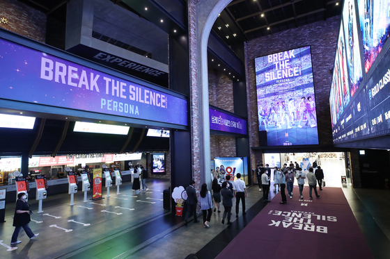 A cinema in central Seoul is decked out in purple to promote boy band BTS's fourth documentary "Break the Silence," which opened Thursday. [YONHAP]
