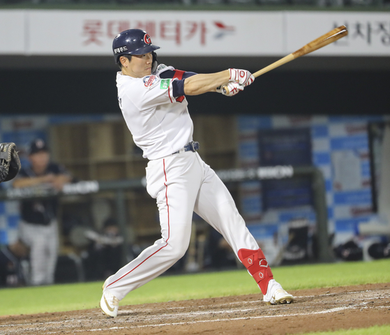 Infielder Kim Hye-Seong of Kiwoom Heroes catches the ball in the