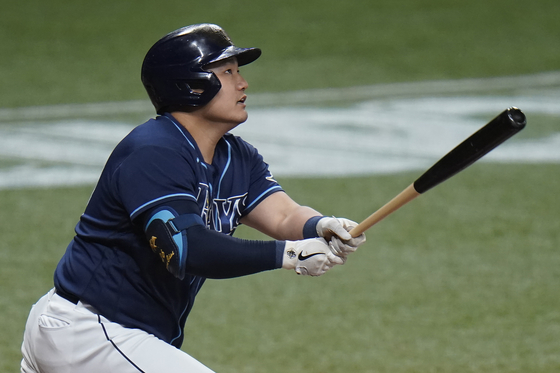 Choi Ji-man of the Tampa Bay Rays is the only Korean major leaguer left in the 2020 playoffs after the inaugural Wild Card Series. [AP/YONHAP]
