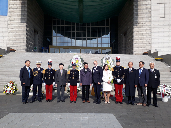 Korean veterans of the war who served in the French Battalion, Park Moon-joon, fourth from left, and Park Dong-ha, sixth from left, with Ambassador Lefort, seventh from left, and members of the Saint-Cyr Military Academy of France, at a commemoration at the War Memorial of Korea in central Seoul in November 2019. [EMBASSY OF FRANCE IN KOREA]