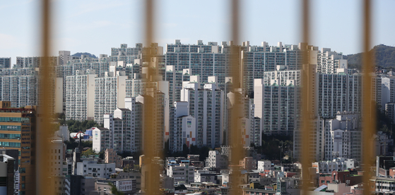 A view of an apartment complex in Gangbuk District, northern Seoul. [YONHAP] 