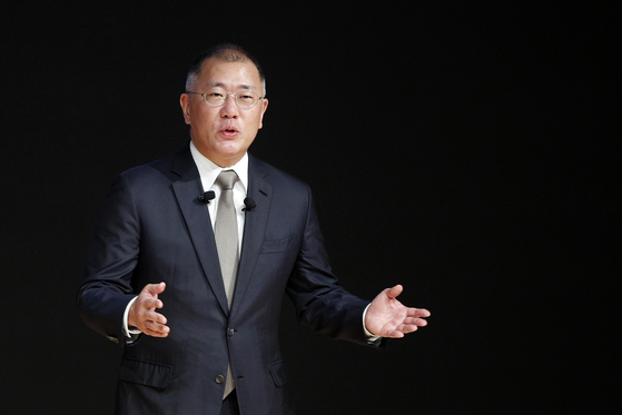 Hyundai Motor Group's new chairman Euisun Chung giving a New Year's speech back in January. [NEWS1]