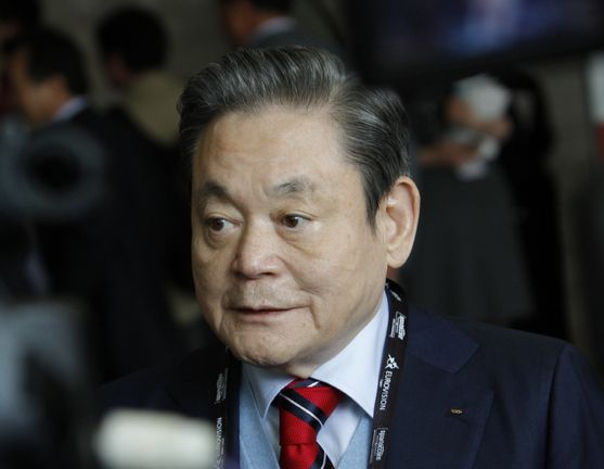Samsung Electronics Chairman Lee Kun-hee died at the Samsung Medical Center in Gangnam, southern Seoul, on Sunday. He was 78 years old. [NEWS1]