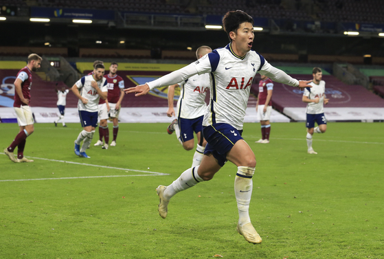 Son Heung-min of Tottenham Hotspur celebrates after scoring a goal during a Premier League match against Burnley at Turf Moor Stadium in Burnley, England on Monday. [AP/YONHAP] 