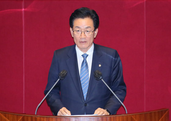 Rep. Jeong Jeong-soon of the Democratic Party speaks at the National Assembly on Thursday before lawmakers vote on a motion to allow his arrest. The motion was passed.  [YONHAP] 
