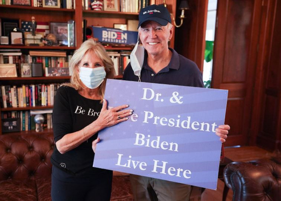 U.S. president-elect Joe Biden and his wife Jill Biden celebrate Biden’s victory in the presidential race. [SCREEN CAPTURE]